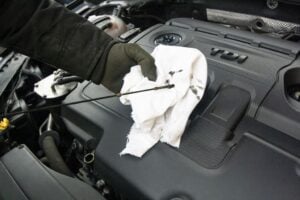 mot-changing-oil-scrap-car